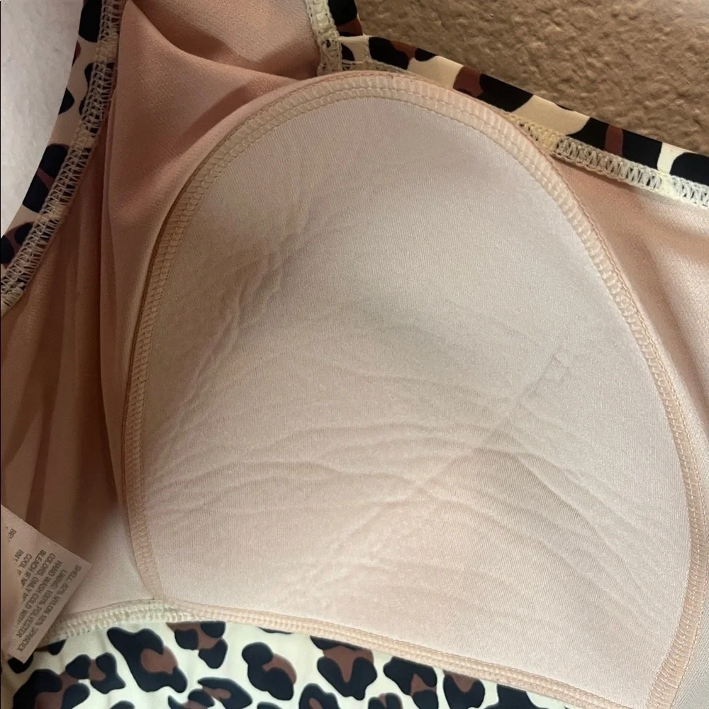 Kona Sol Women’s Leopard Print Sporty Bikini Top Size 24W